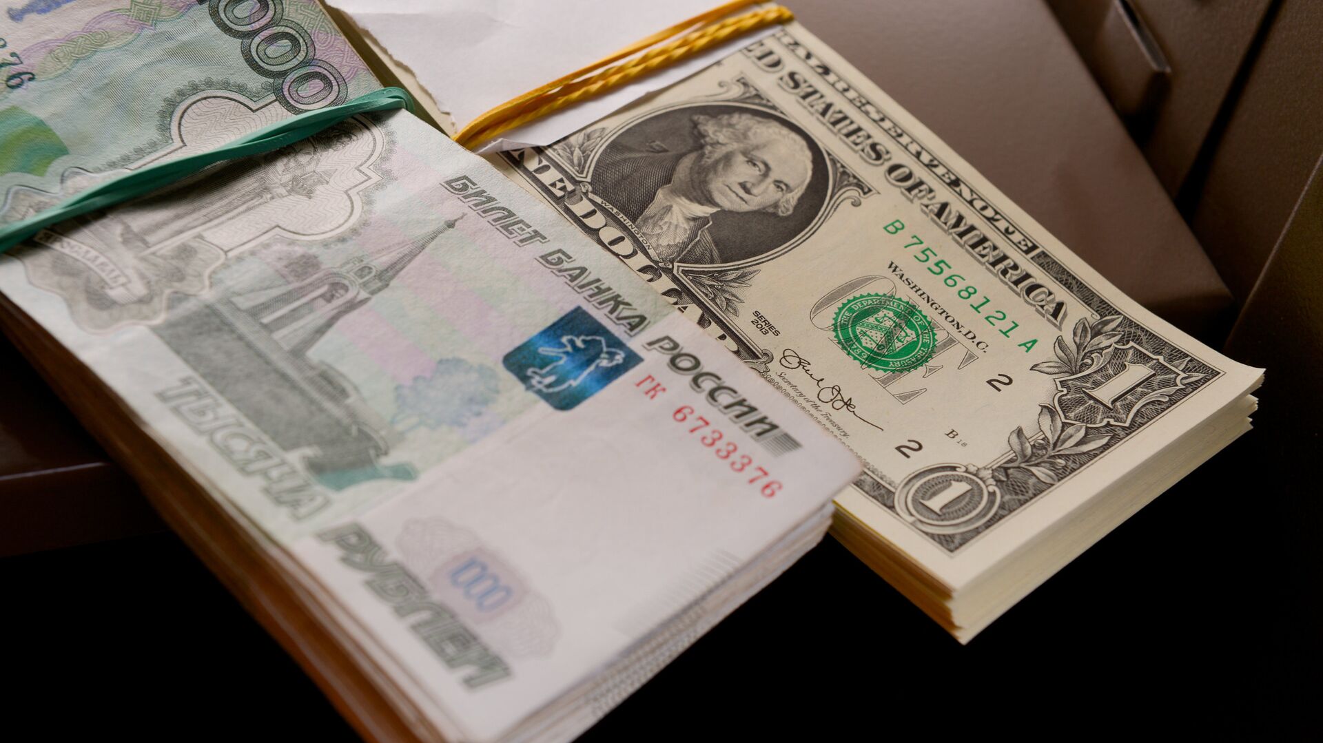 Россия сокращает свою зависимость от доллара
