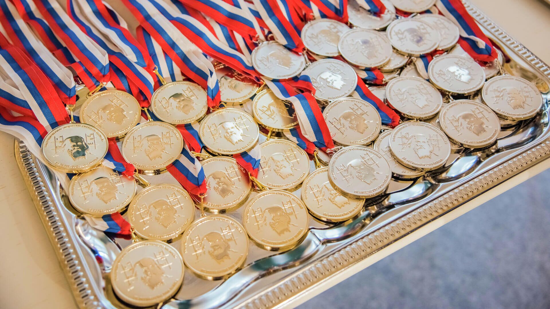 Пять золотых медалей в копилку Российских школьников